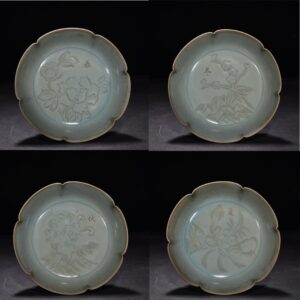 Song Dynasty Ru kiln sky blue glaze engraved sunflower washer