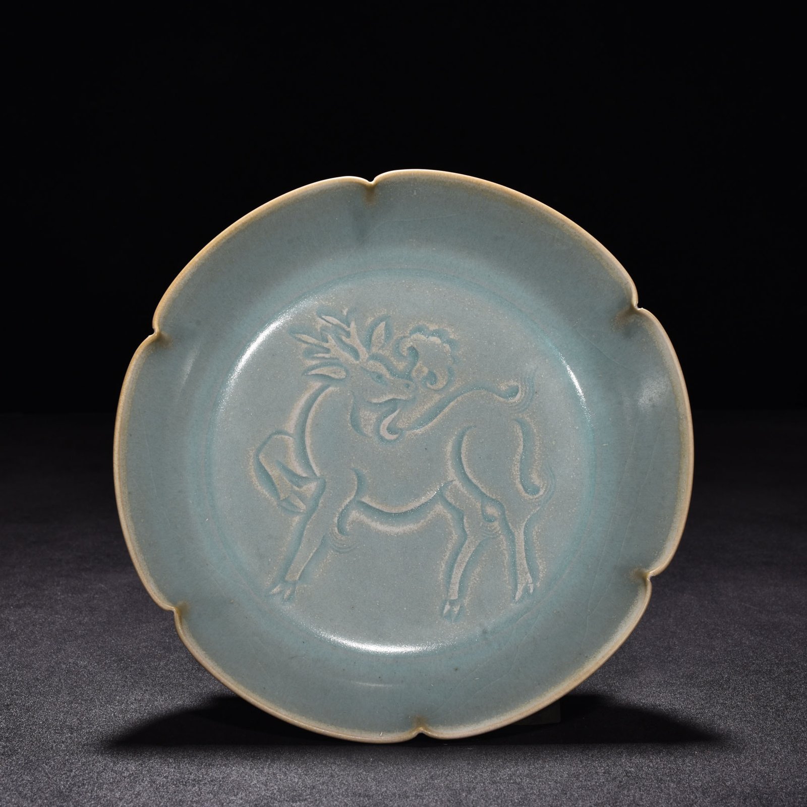 Song Dynasty Ru kiln azure glaze sunflower mouthwash