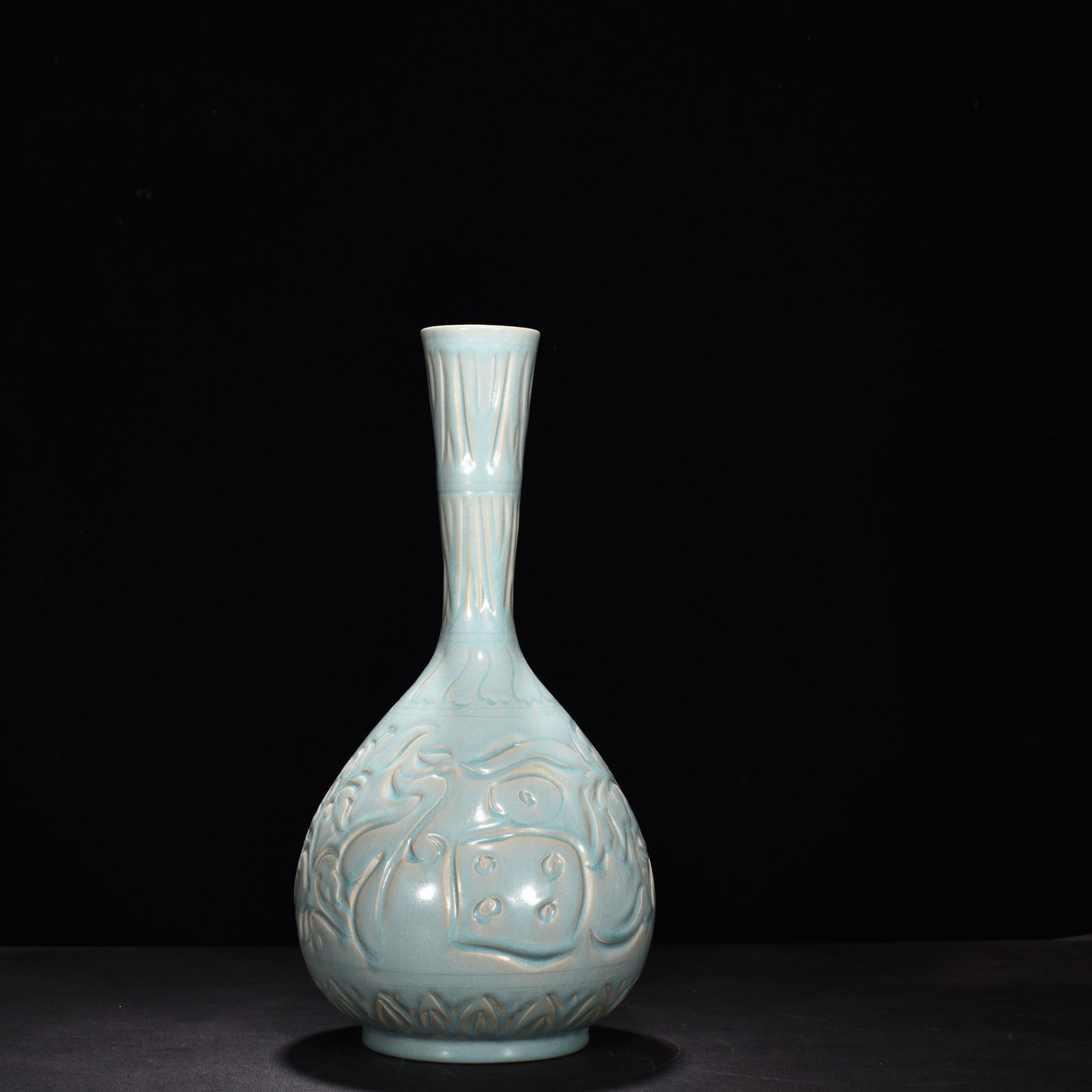 Song Dynasty Ru kiln azure glaze engraved flower “Fu” bile vase