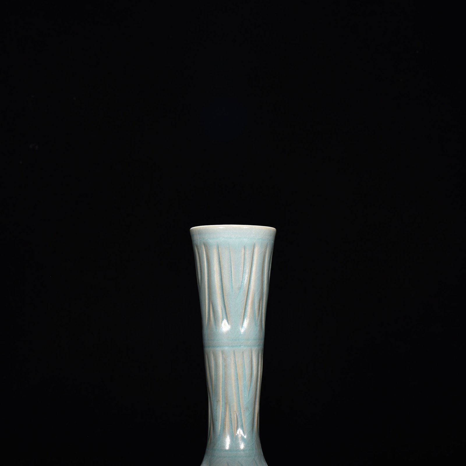 Song Dynasty Ru kiln azure glaze engraved flower “Fu” bile vase