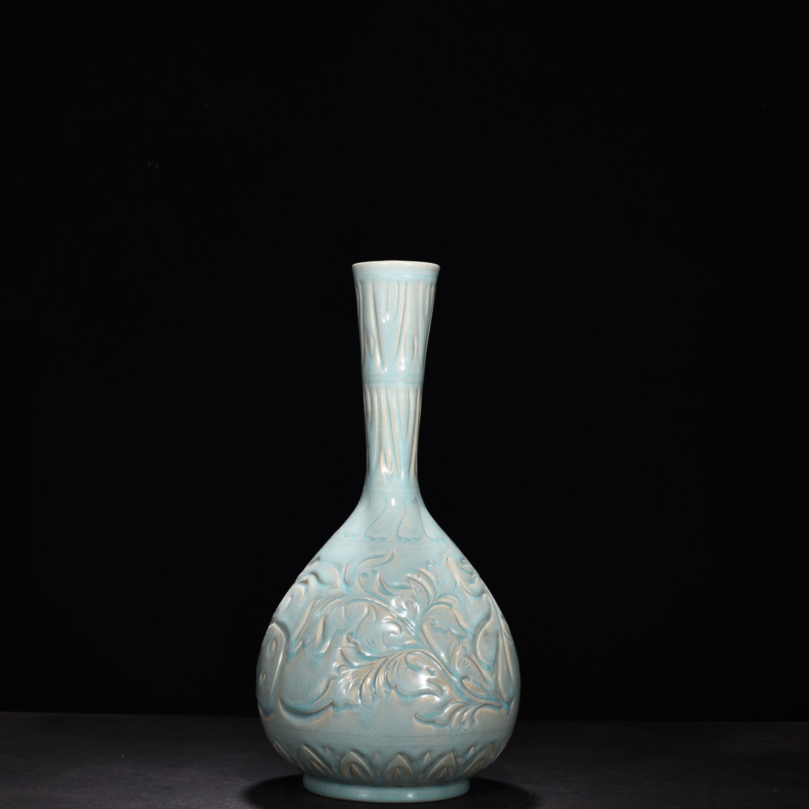 Song Dynasty Ru kiln azure glaze engraved flower “Fu” bile vase