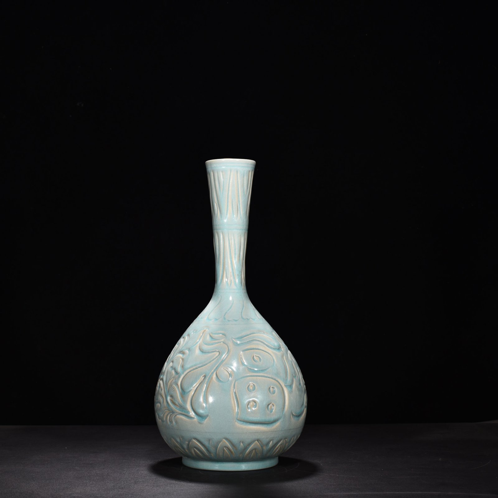 Song Dynasty Ru kiln azure glaze engraved flower “Fu” bile vase