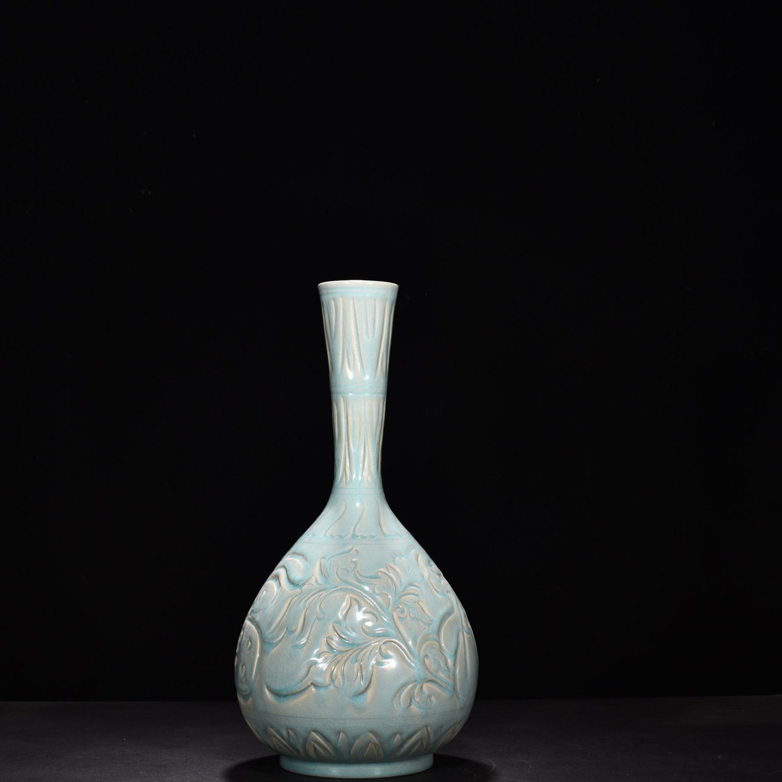 Song Dynasty Ru kiln azure glaze engraved flower “Fu” bile vase