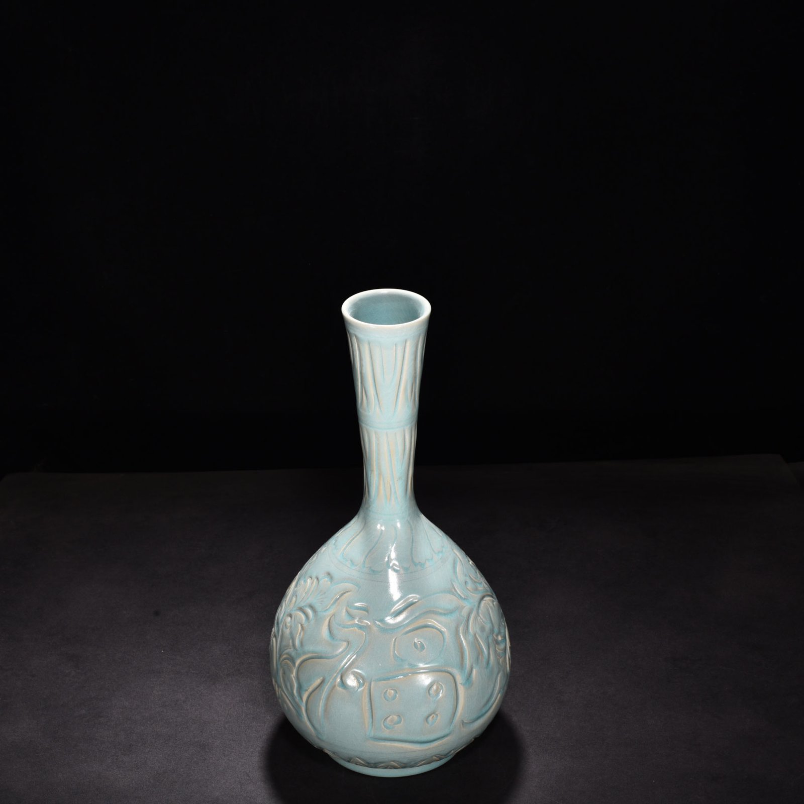 Song Dynasty Ru kiln azure glaze engraved flower “Fu” bile vase