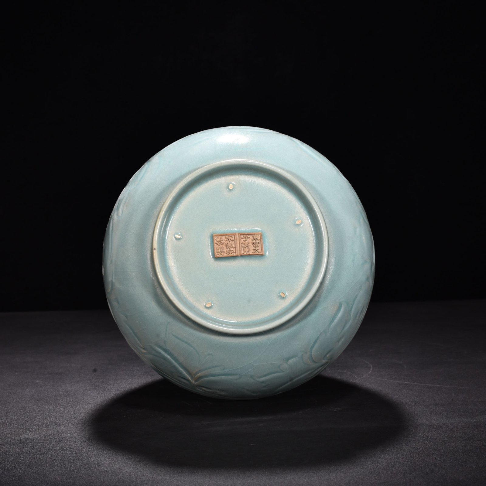 Song Dynasty Ru kiln azure glaze garlic vase with engraved patterns of flowers and birds