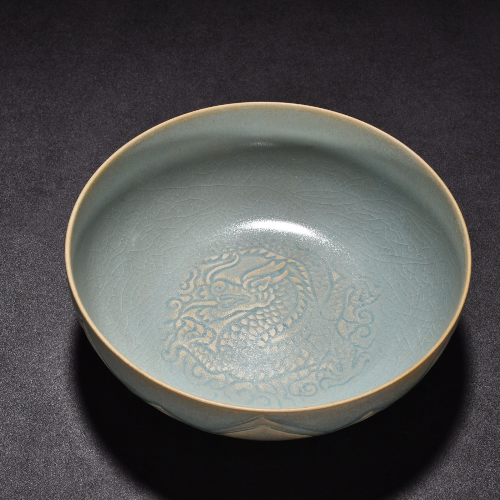 Song Dynasty Ru kiln azure glaze engraved dragon pattern bowl