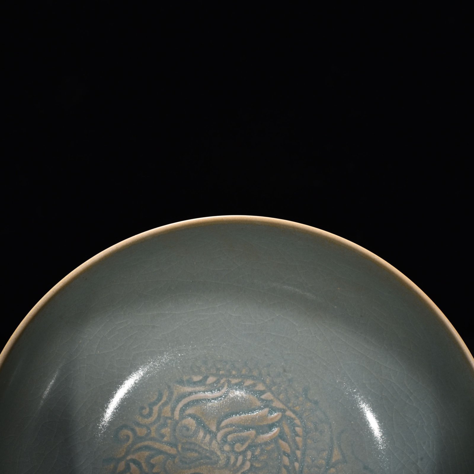 Song Dynasty Ru kiln azure glaze engraved dragon pattern bowl