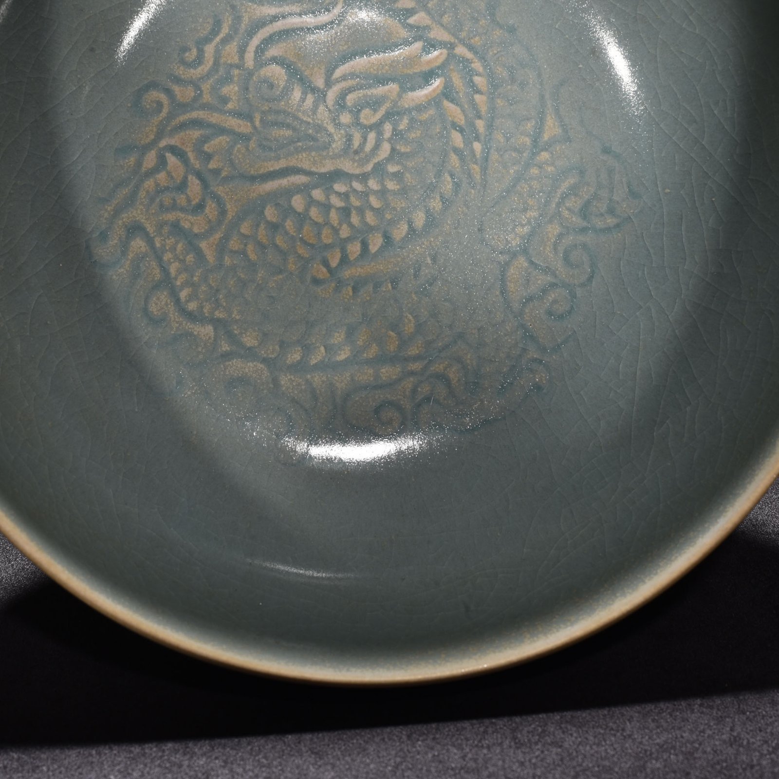 Song Dynasty Ru kiln azure glaze engraved dragon pattern bowl