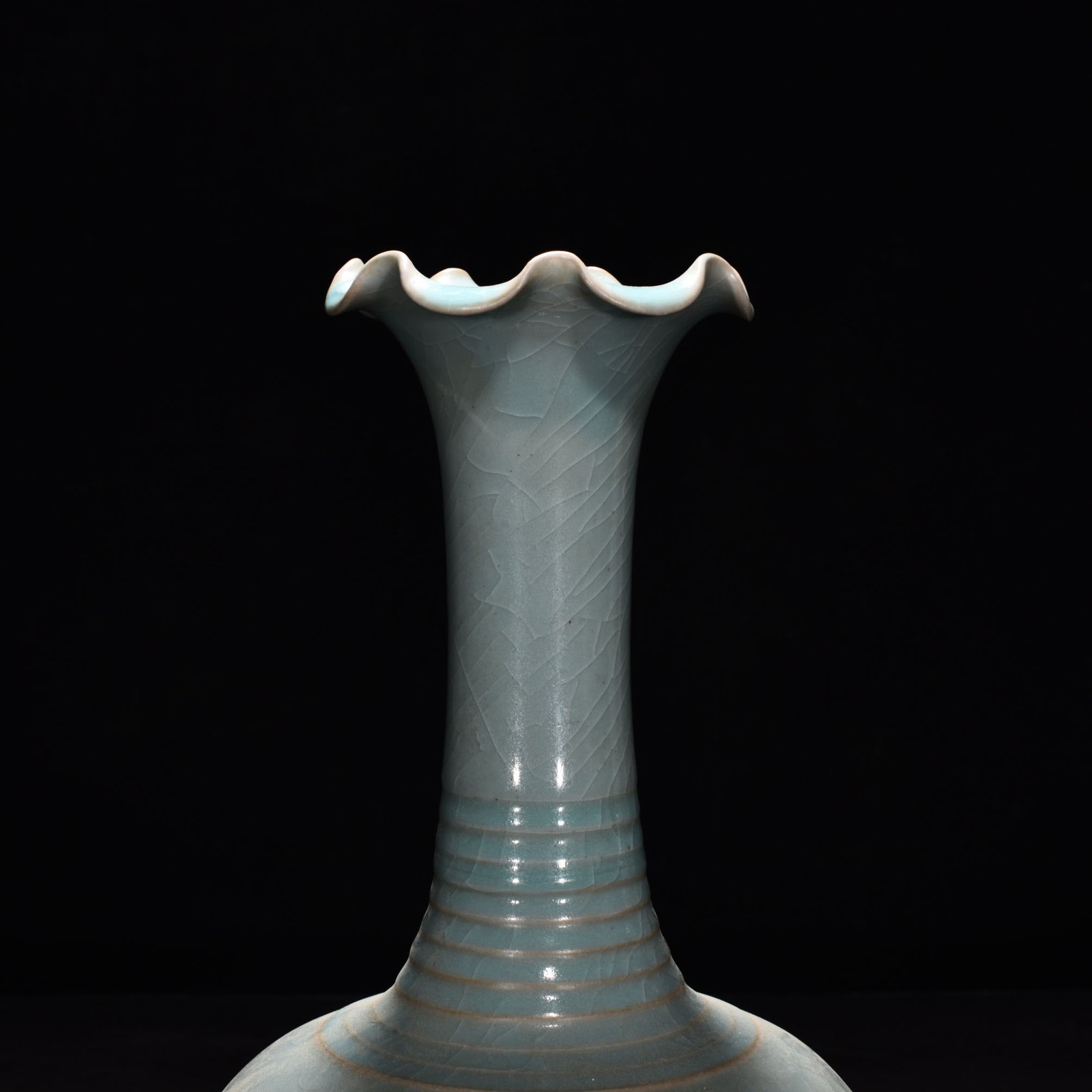 Song Dynasty Ru kiln azure glaze flower mouth vase