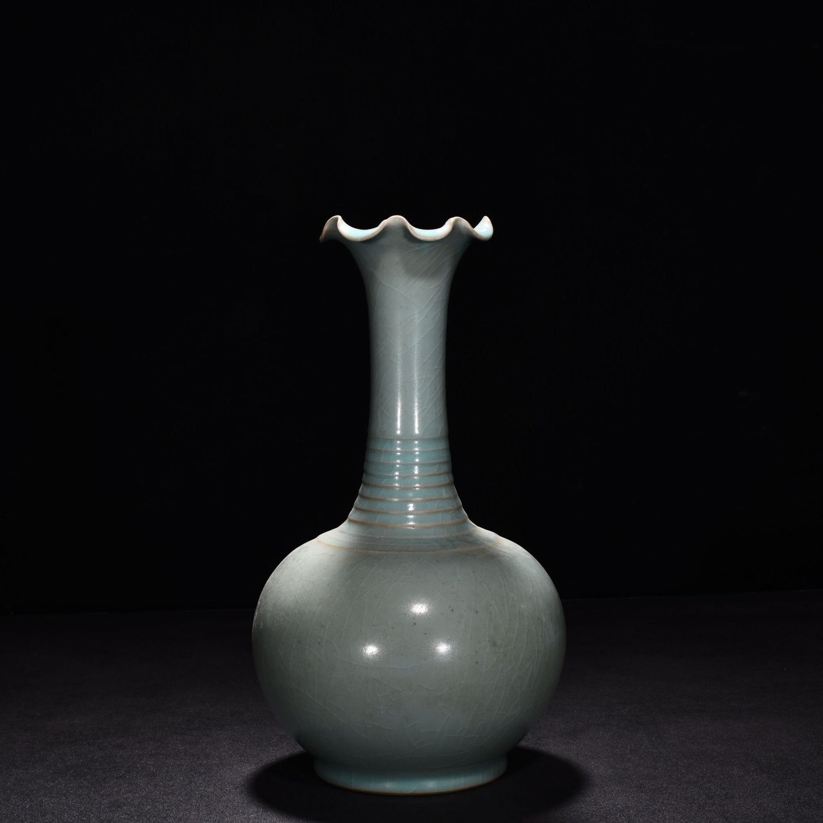 Song Dynasty Ru kiln azure glaze flower mouth vase