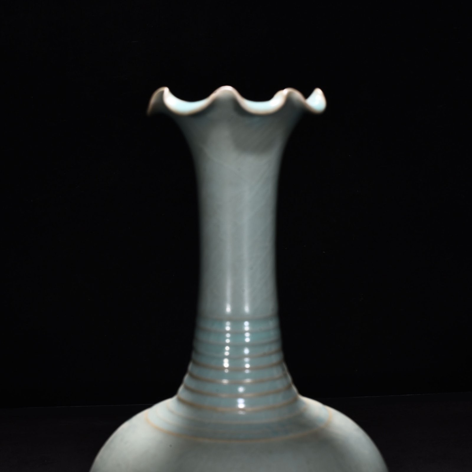 Song Dynasty Ru kiln azure glaze flower mouth vase