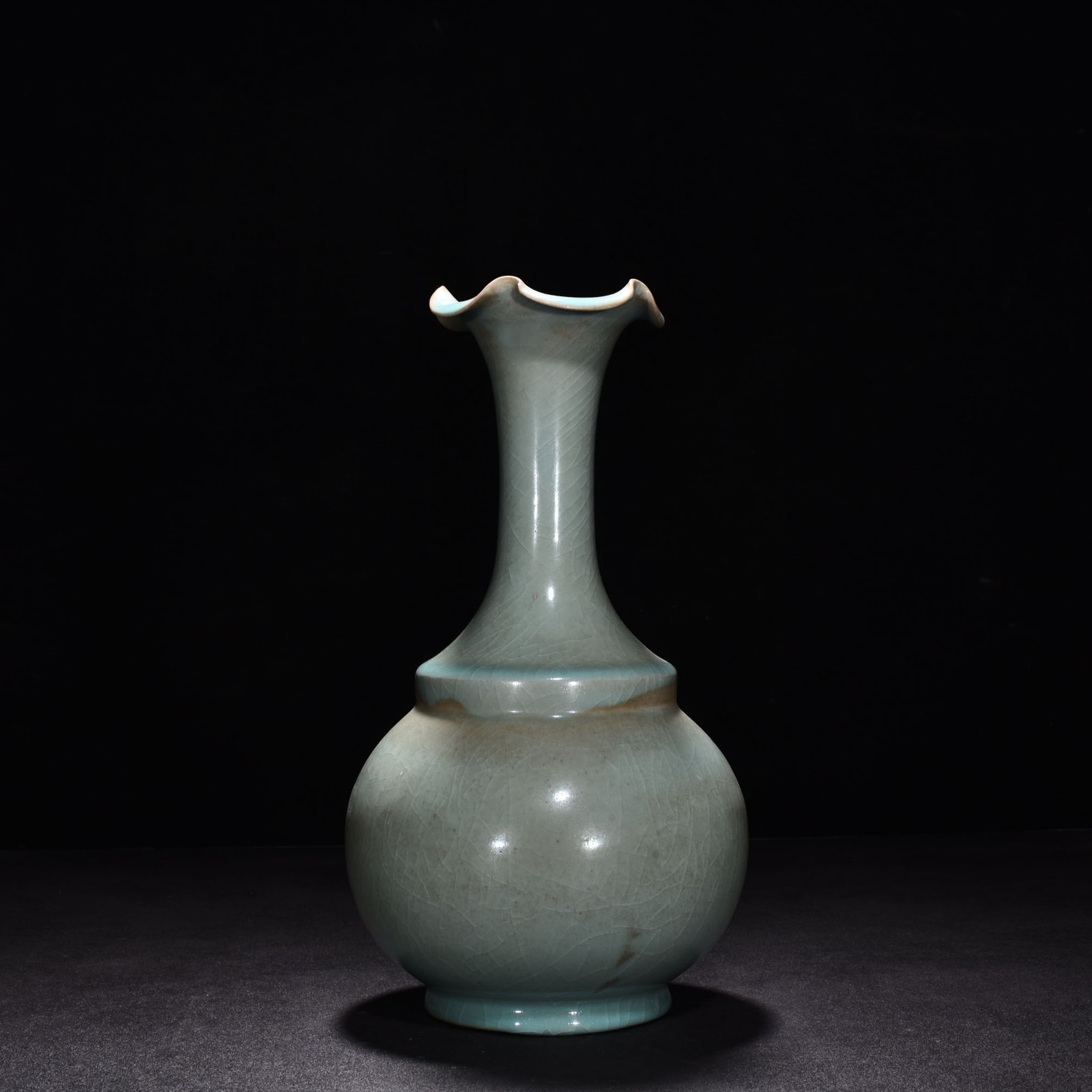 Song Dynasty Ru kiln azure glaze engraved poetry pattern flower mouth vase
