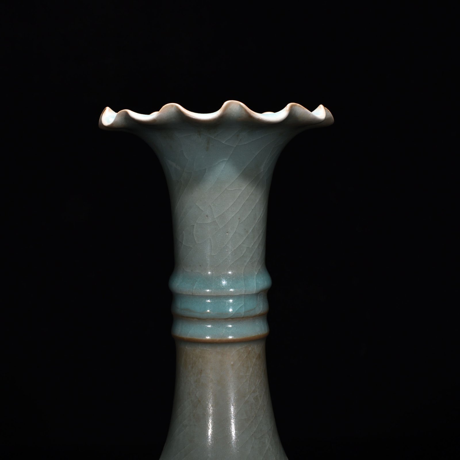 Song Dynasty Ru kiln azure glaze flower mouth vase