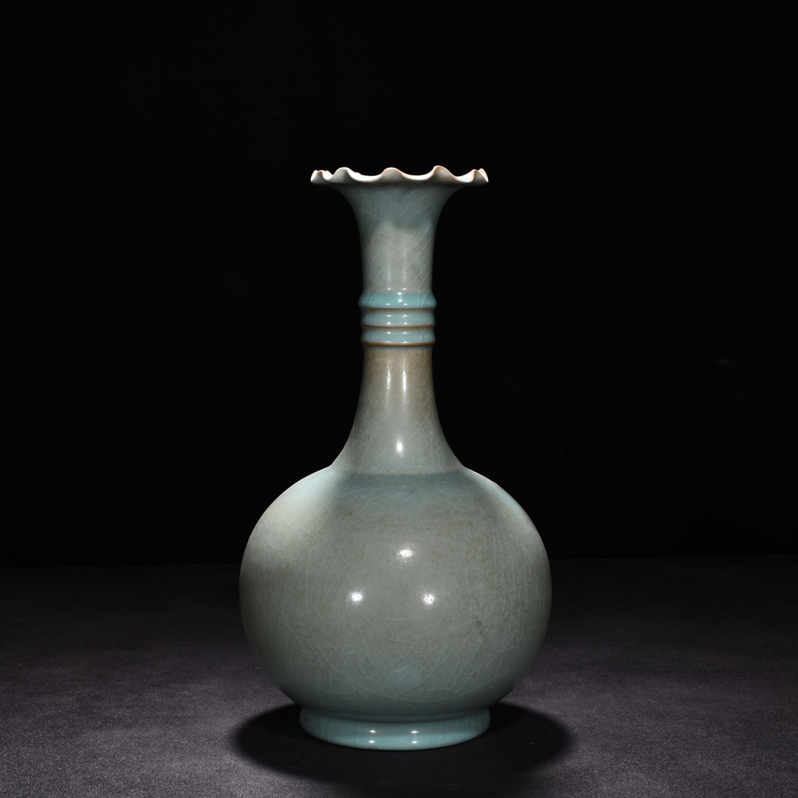 Song Dynasty Ru kiln azure glaze flower mouth vase