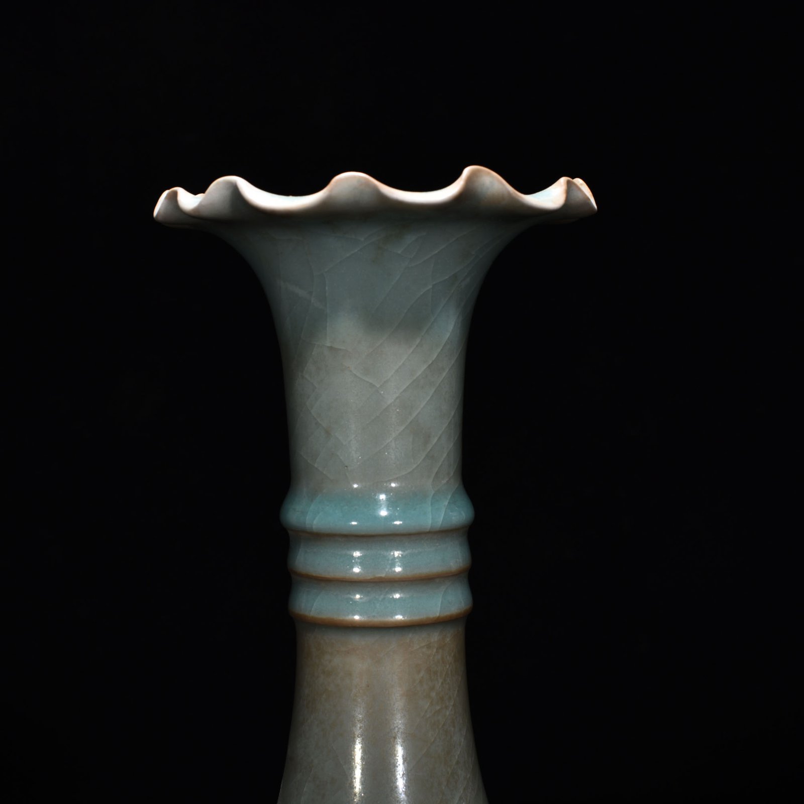 Song Dynasty Ru kiln azure glaze flower mouth vase
