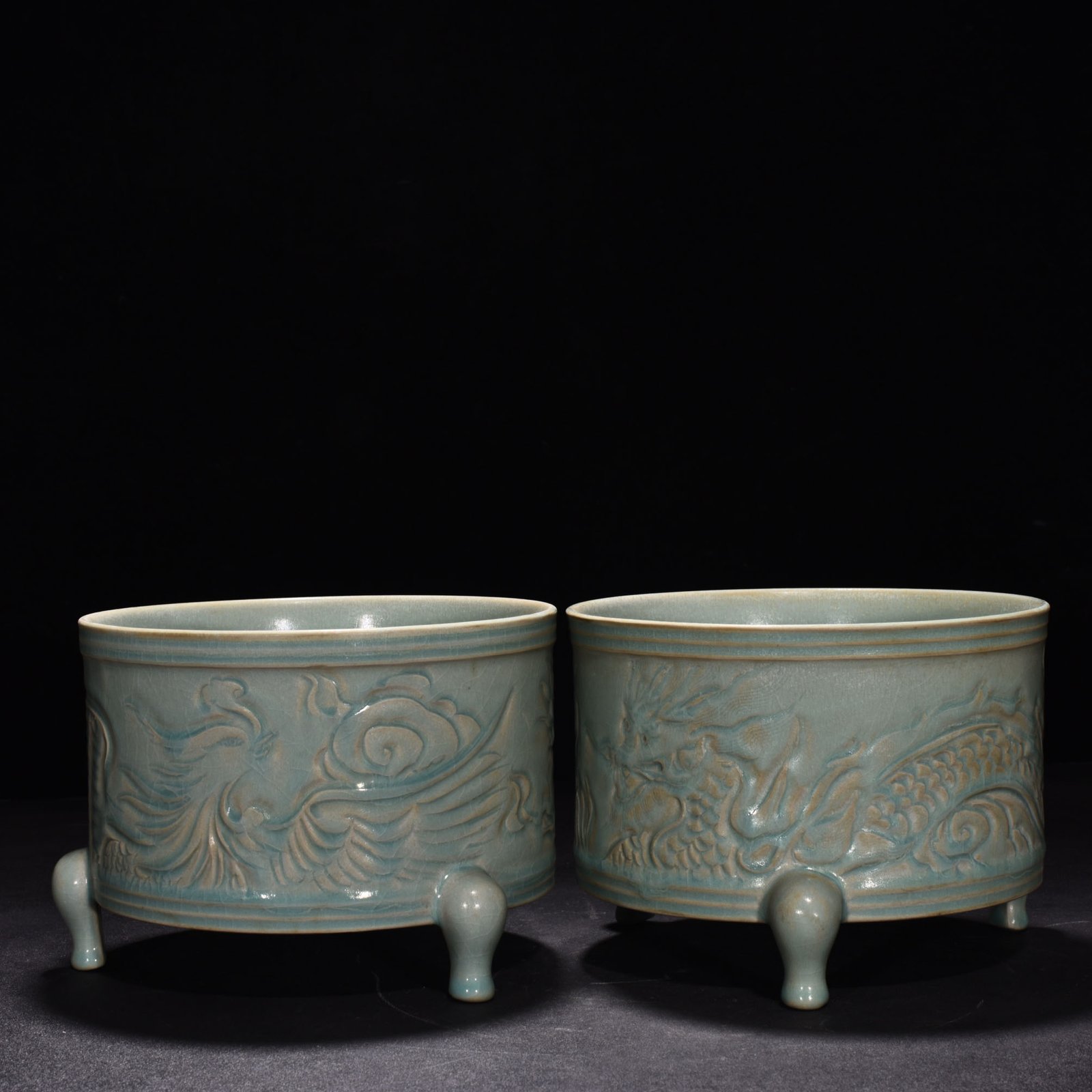Song Dynasty Ru kiln azure glaze three legged dowry carved dragon burner
