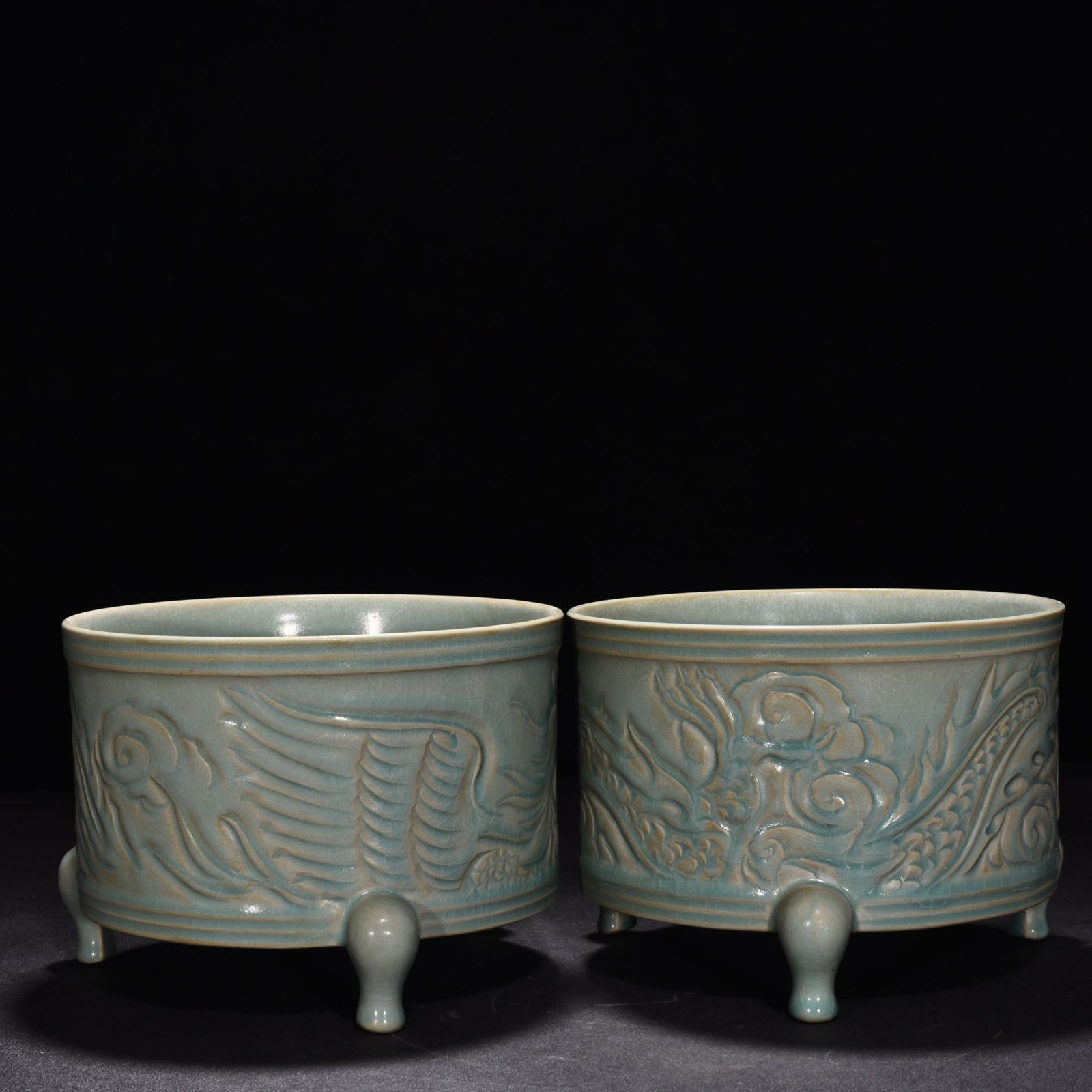 Song Dynasty Ru kiln azure glaze three legged dowry carved dragon burner