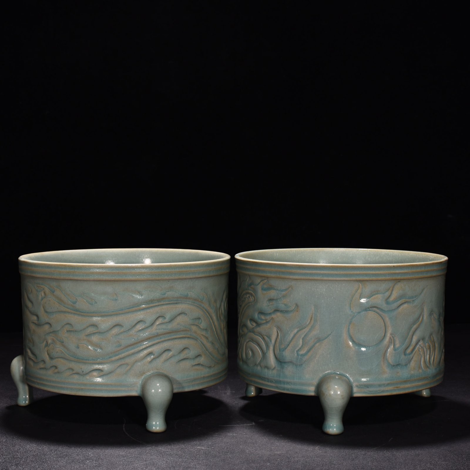 Song Dynasty Ru kiln azure glaze three legged dowry carved dragon burner