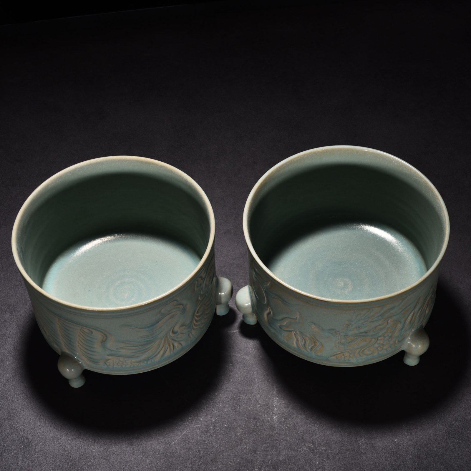 Song Dynasty Ru kiln azure glaze three legged dowry carved dragon burner