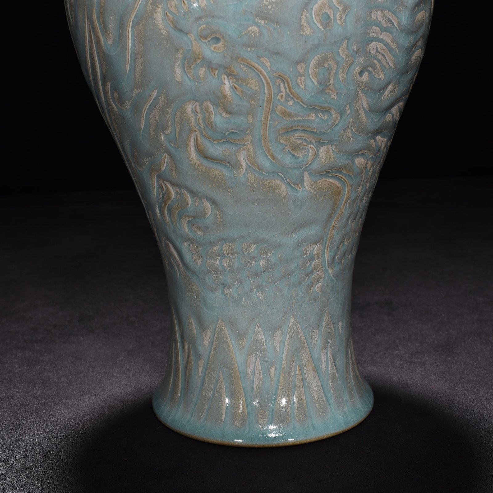 Song Dynasty Ru kiln azure glaze plum vase