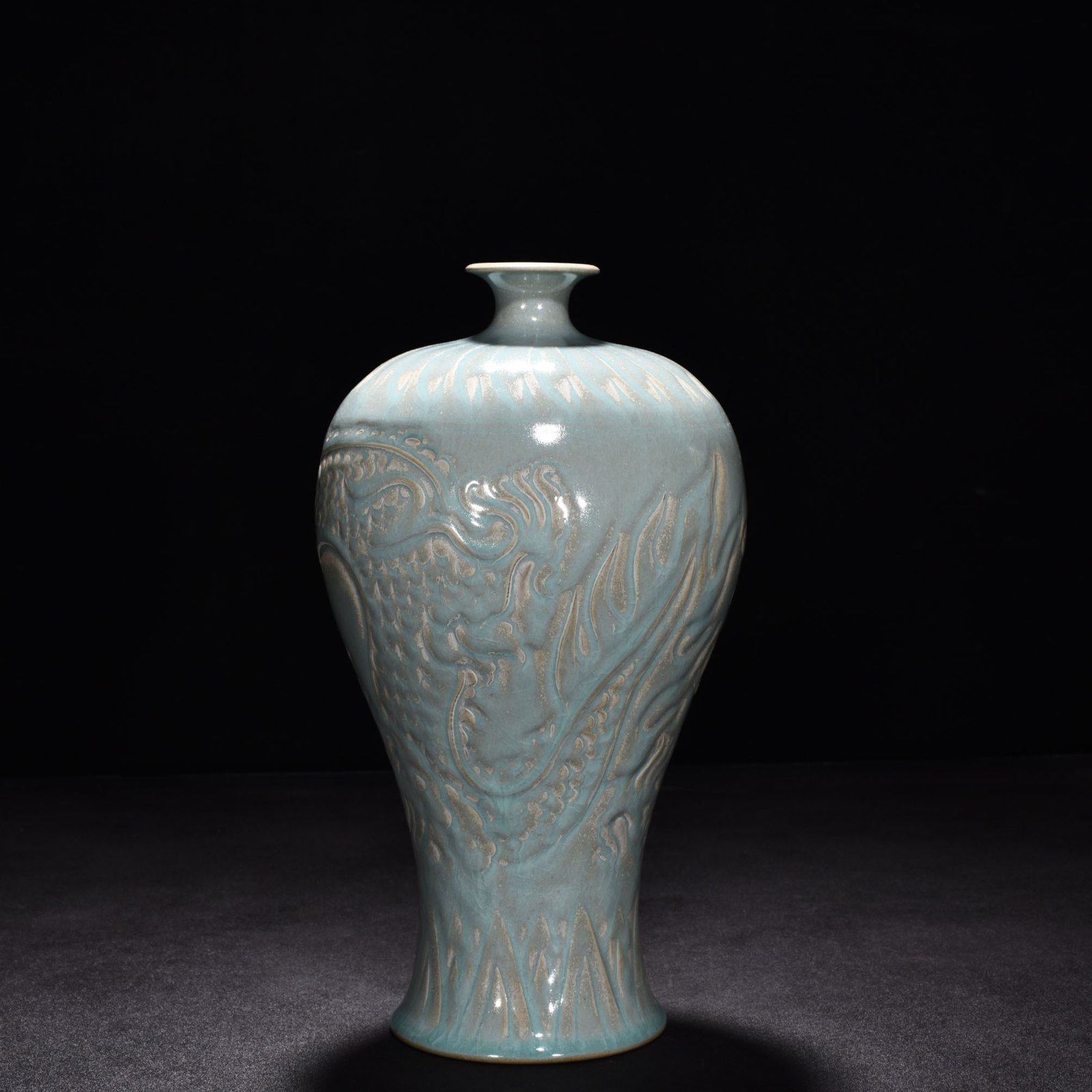 Song Dynasty Ru kiln azure glaze plum vase