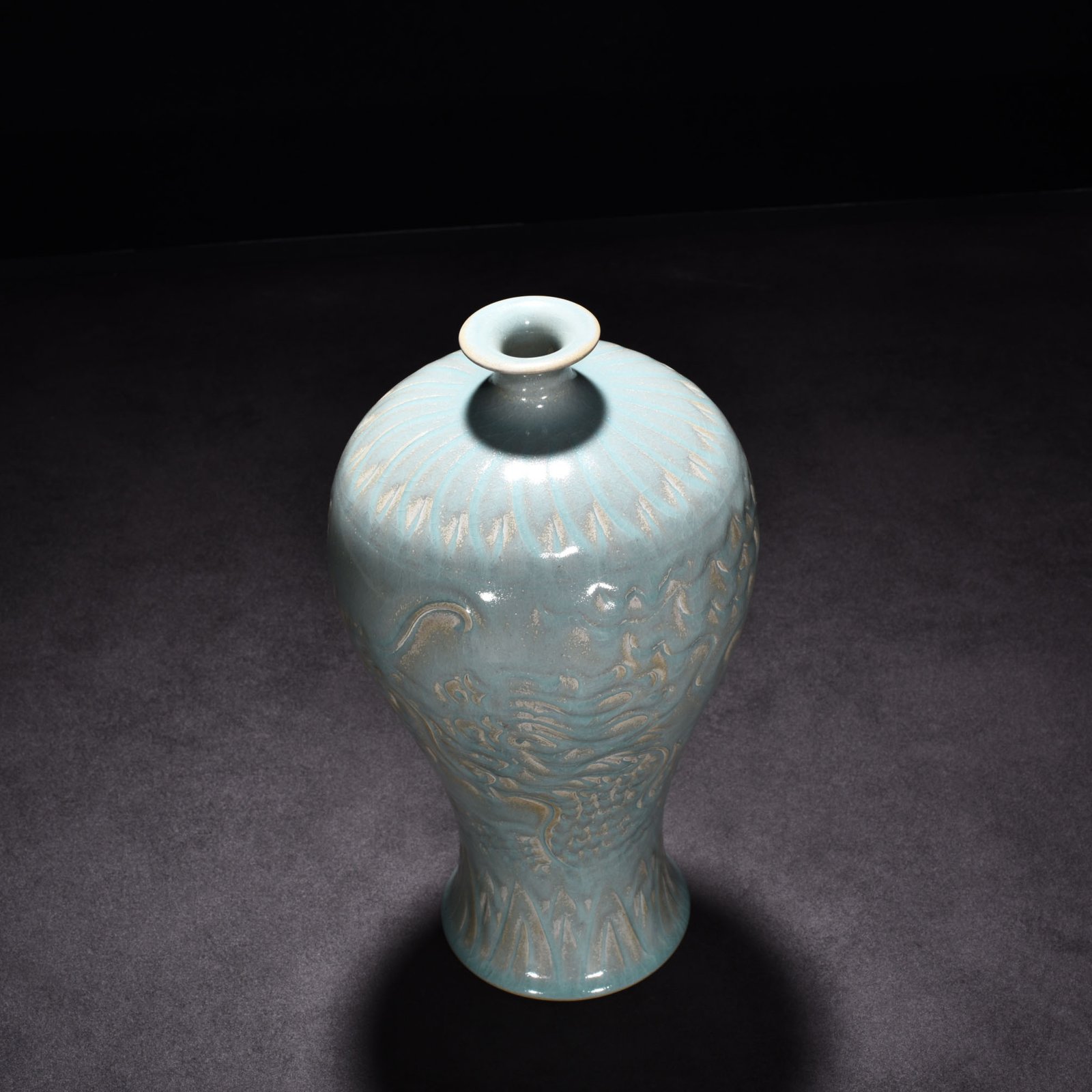 Song Dynasty Ru kiln azure glaze plum vase