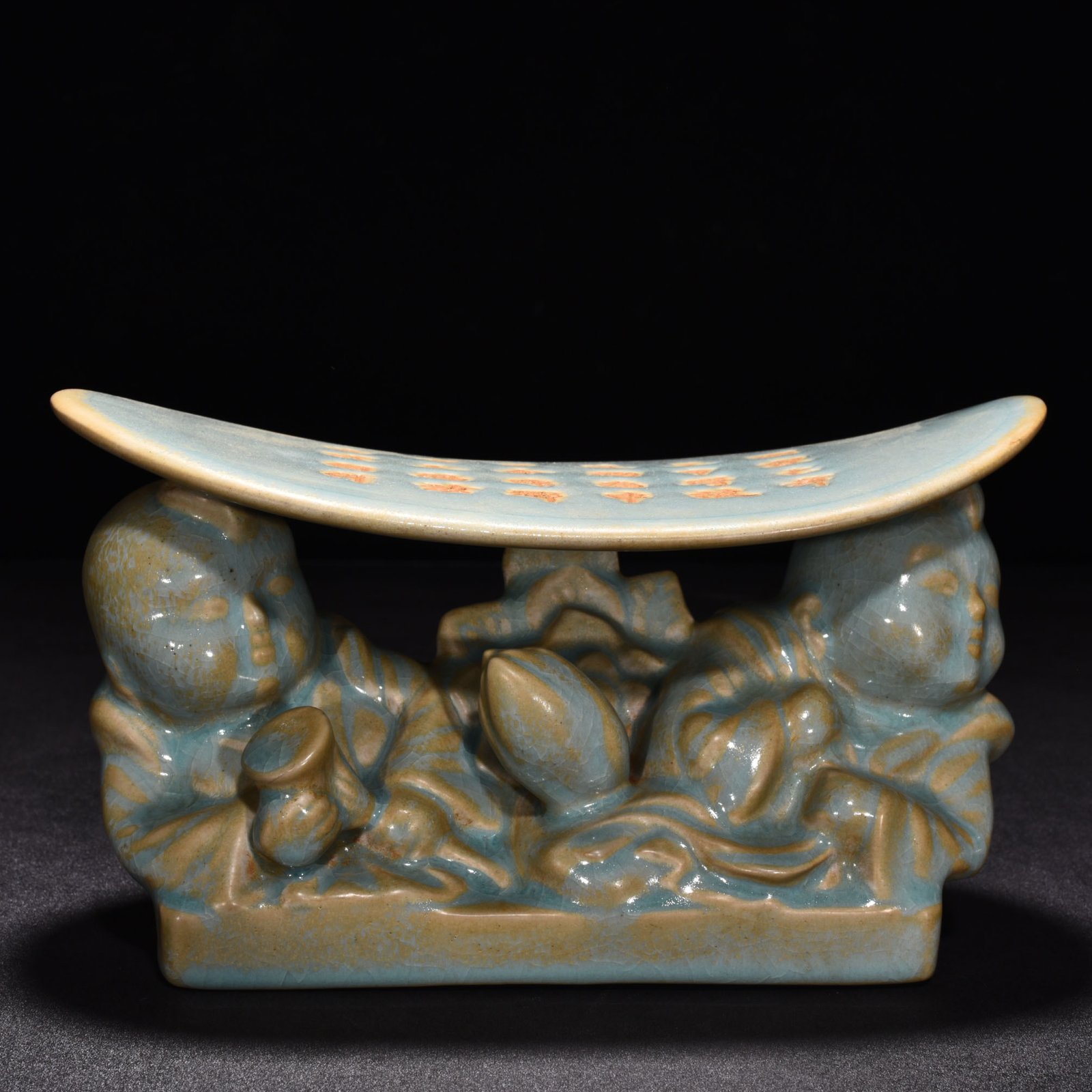 Song Dynasty Ru kiln azure glaze children’s pillow