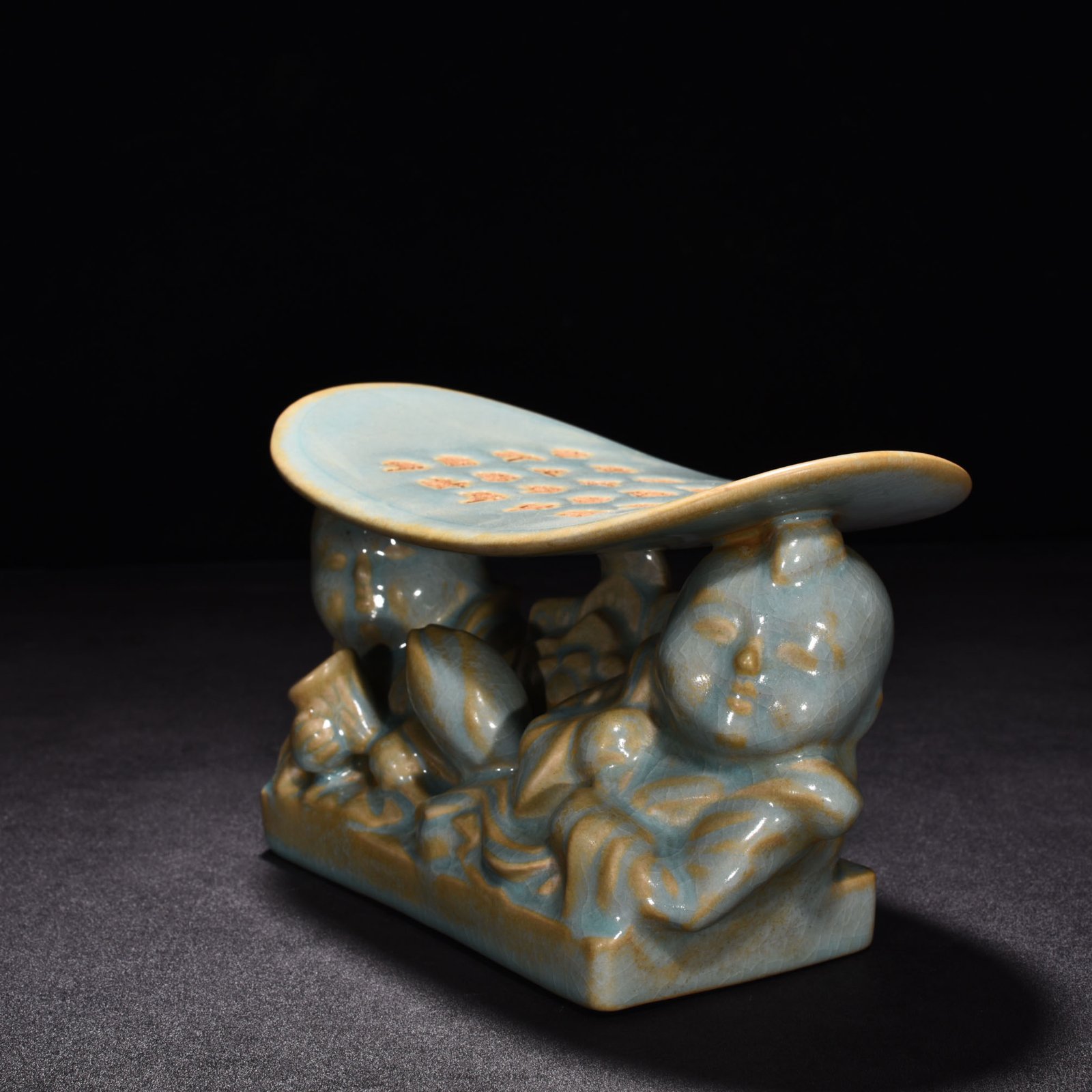 Song Dynasty Ru kiln azure glaze children’s pillow