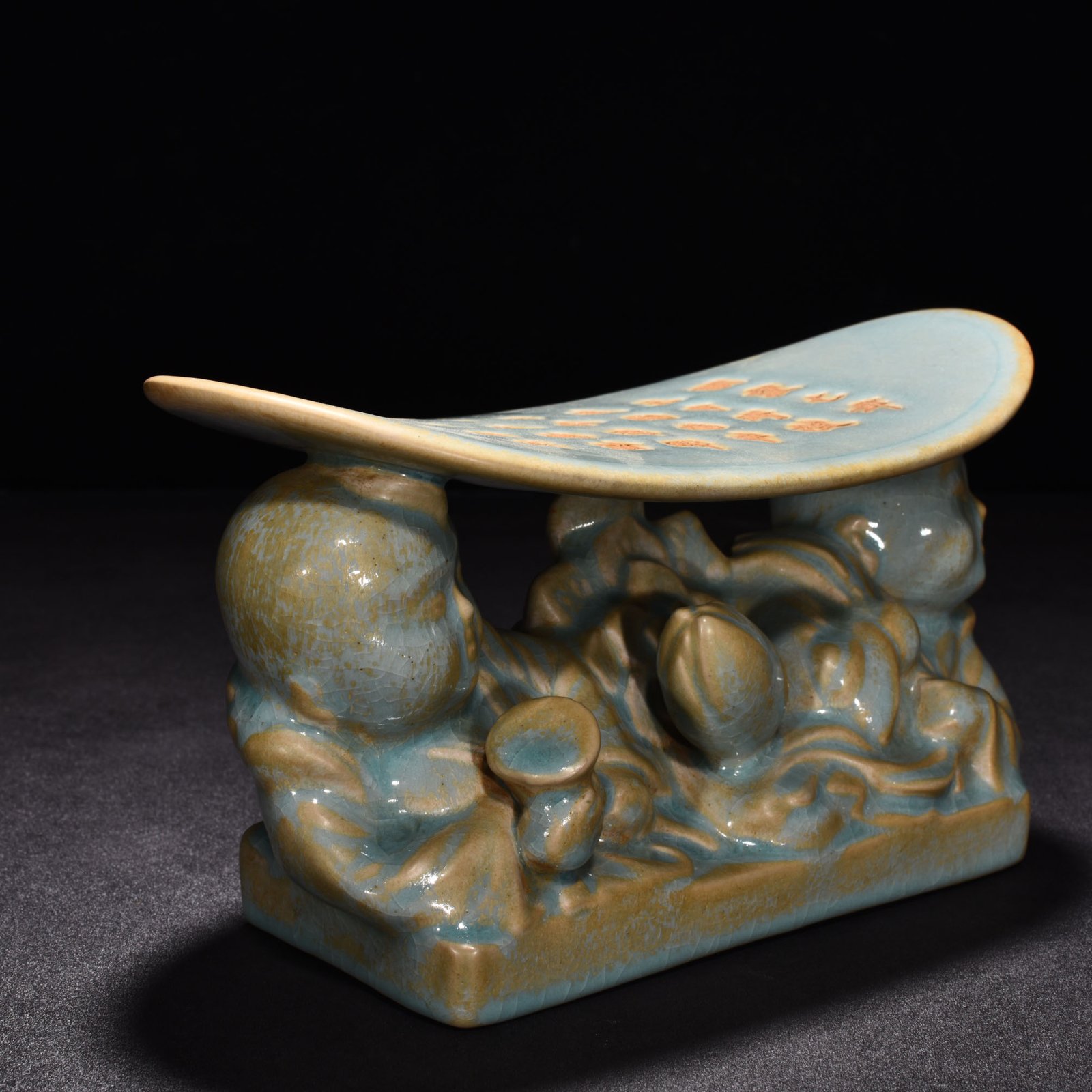 Song Dynasty Ru kiln azure glaze children’s pillow