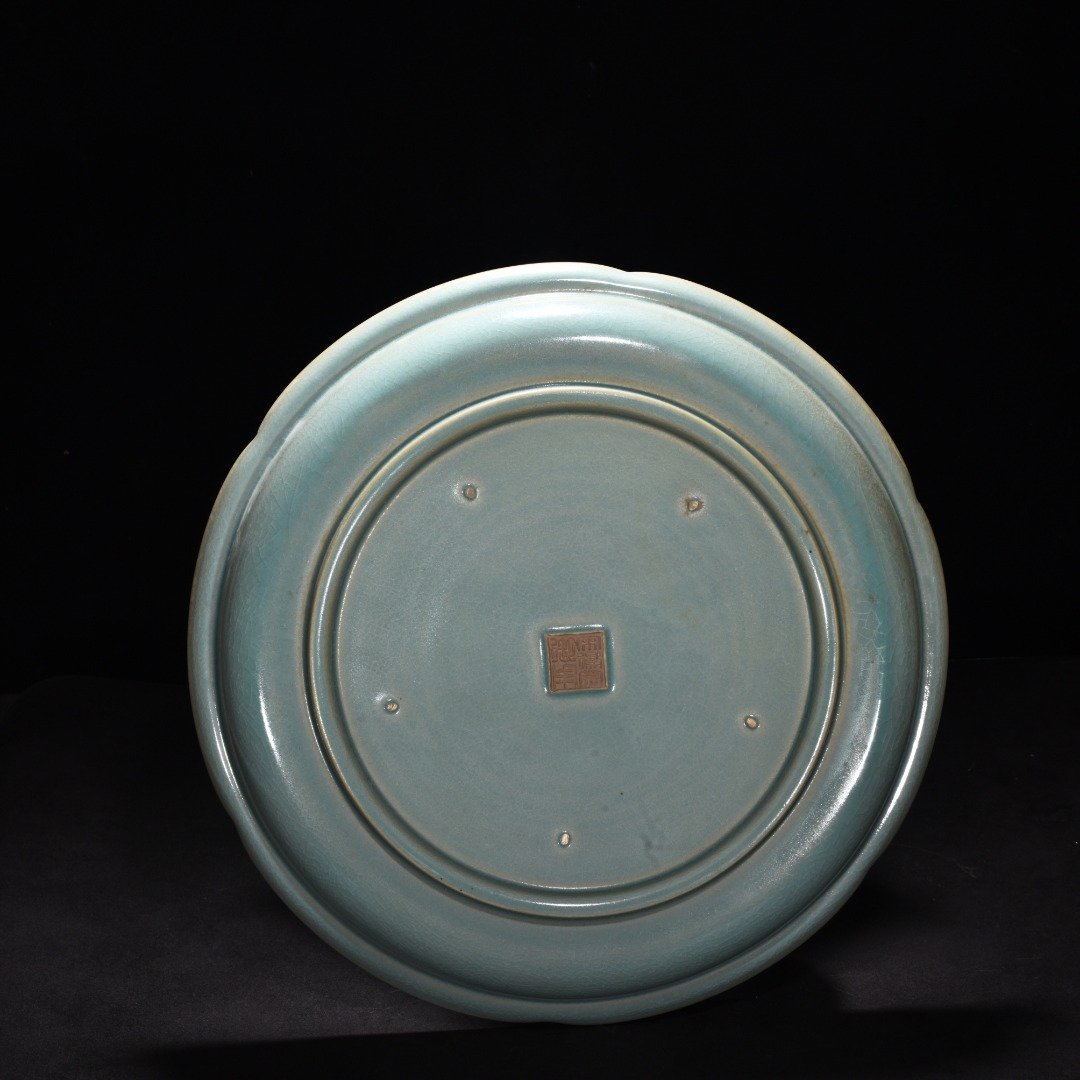 Song Dynasty Ru kiln azure glaze folding plate