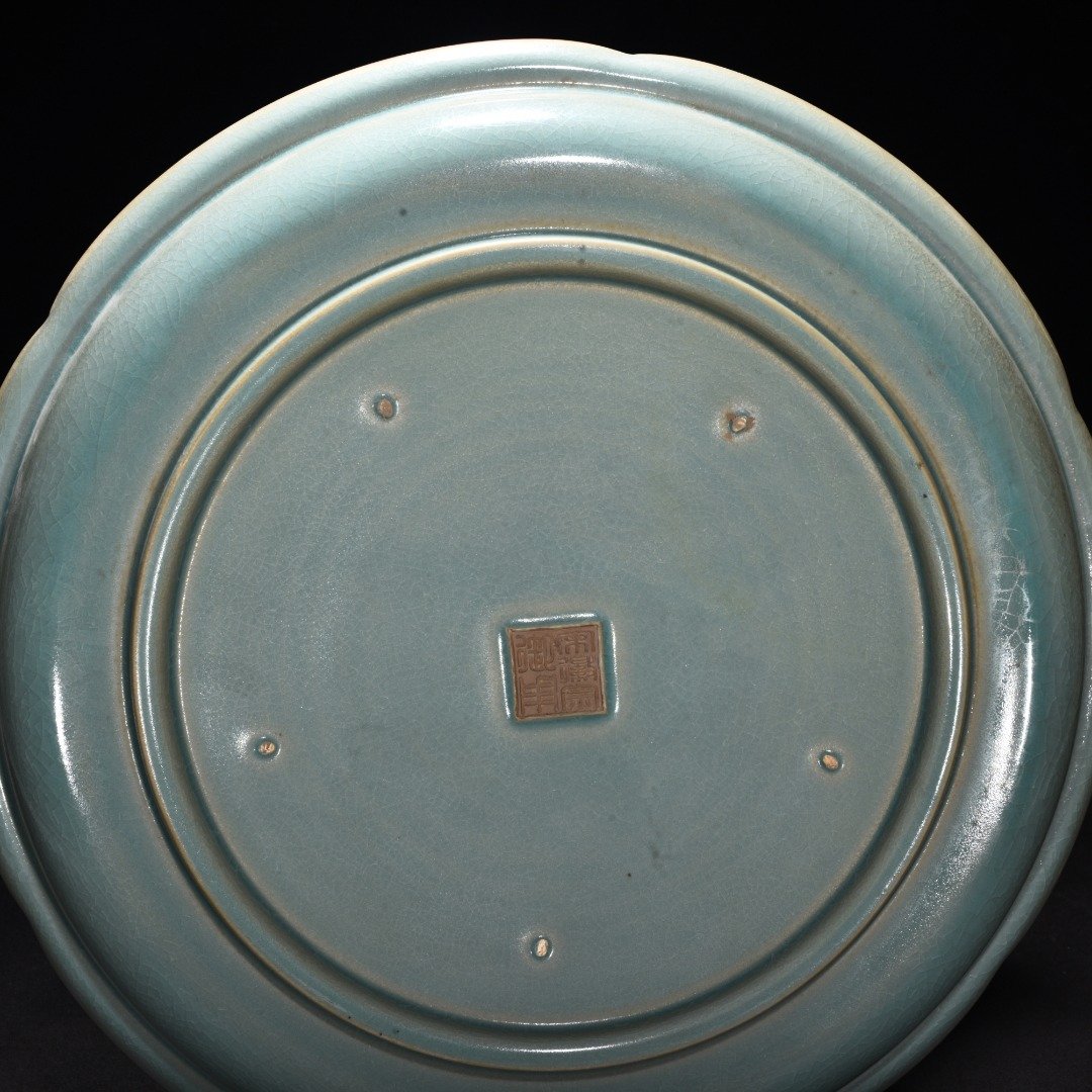 Song Dynasty Ru kiln azure glaze folding plate
