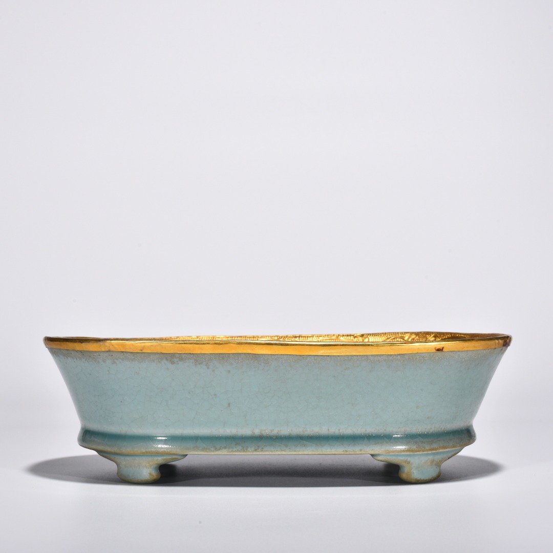 Song Dynasty Ru kiln azure glaze plum vase