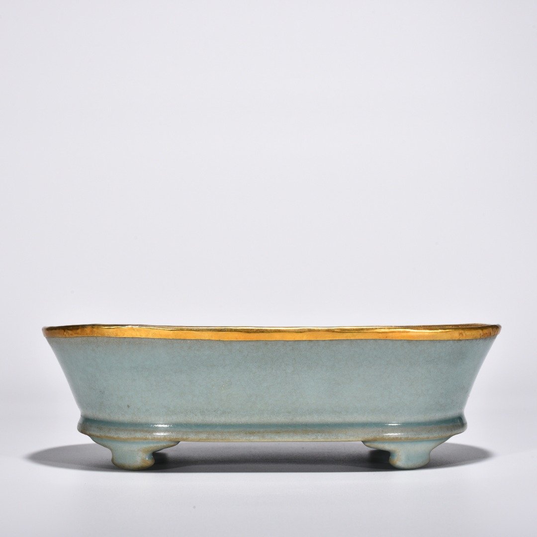 Song Dynasty Ru kiln azure glaze plum vase