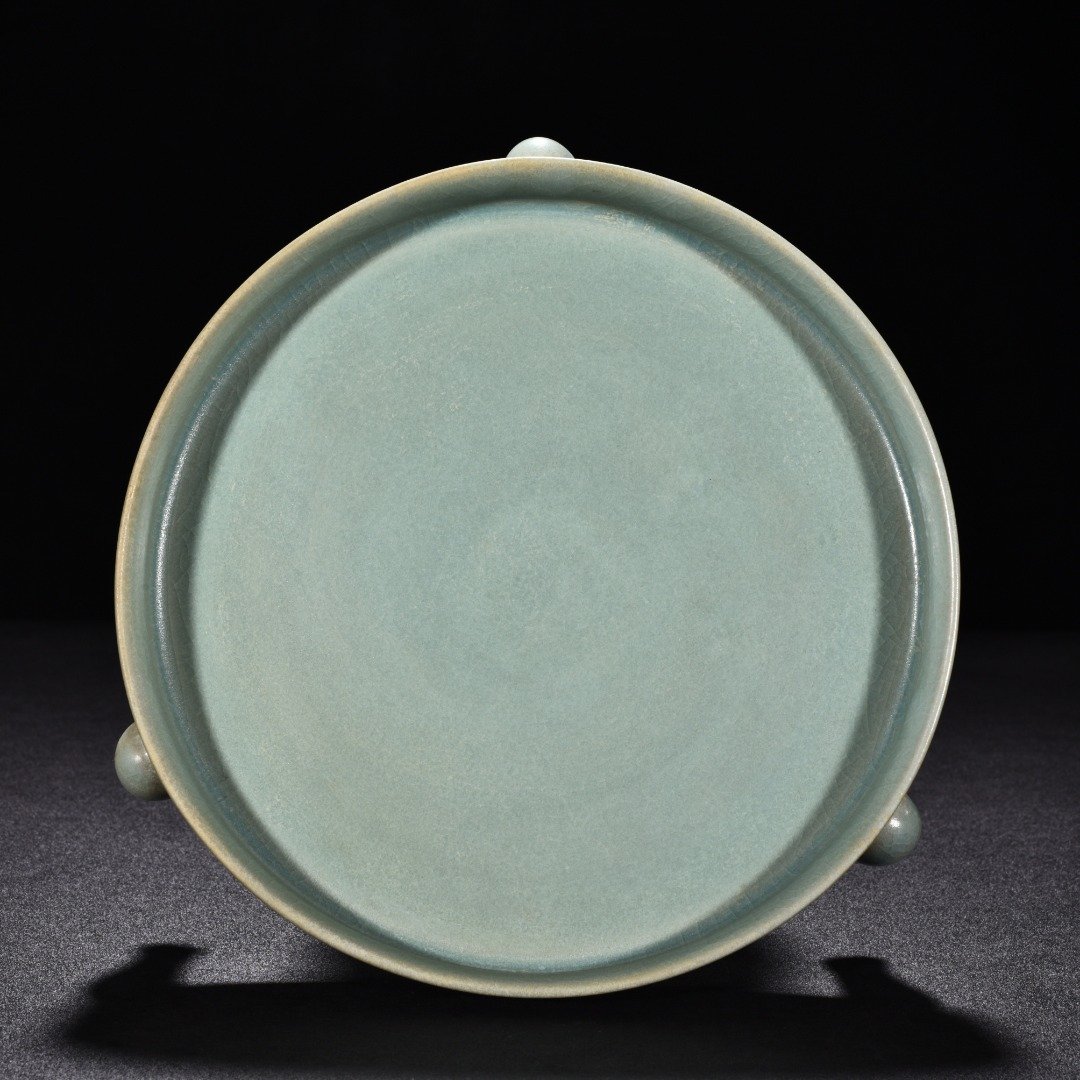 Song Dynasty Ru Kiln azure glaze three legged washer