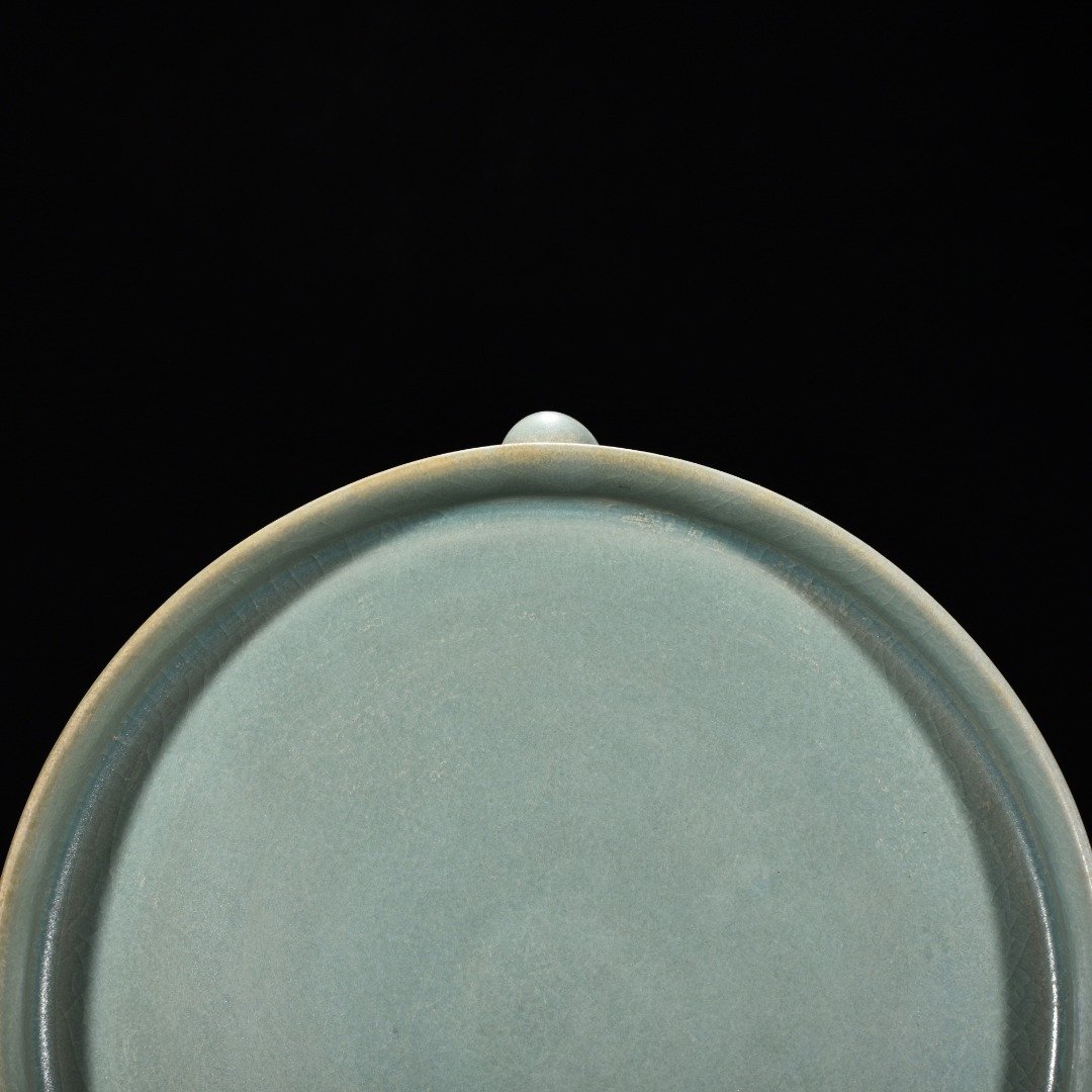 Song Dynasty Ru Kiln azure glaze three legged washer