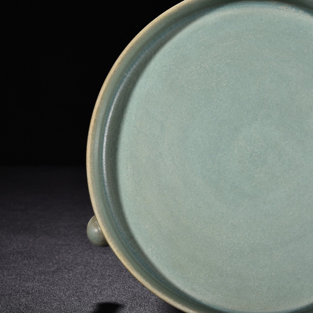 Song Dynasty Ru Kiln azure glaze three legged washer