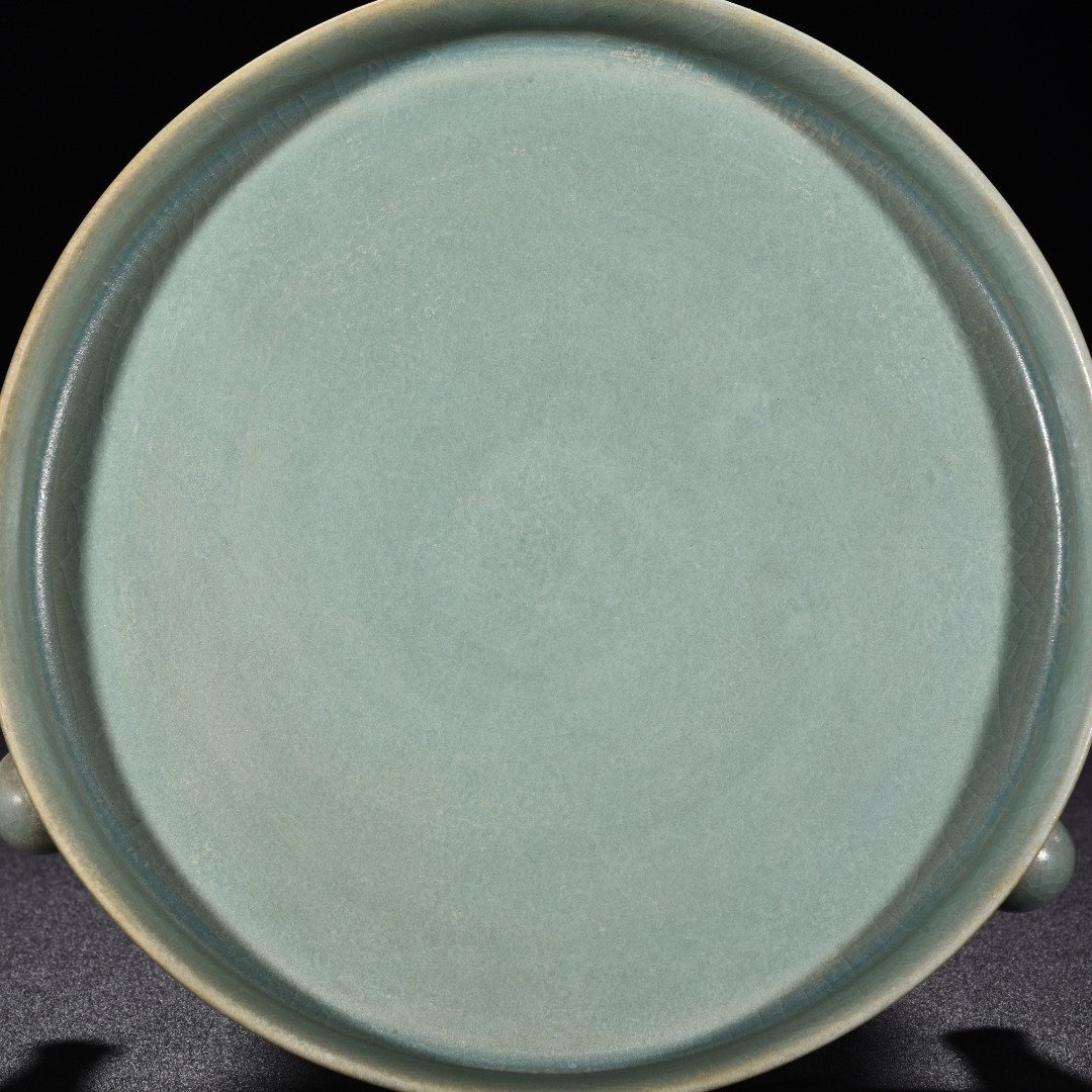 Song Dynasty Ru Kiln azure glaze three legged washer