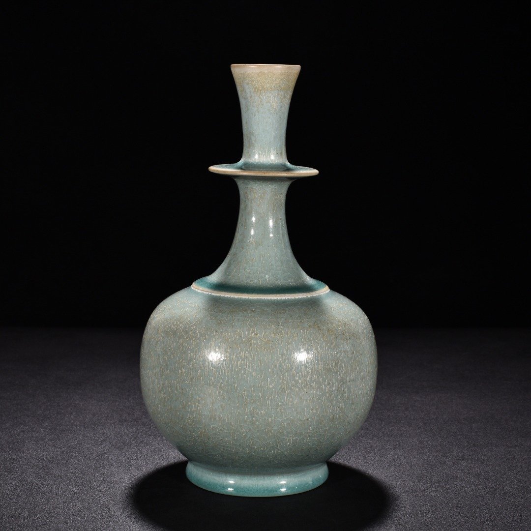 Song Dynasty Ru kiln azure glaze dazzling pattern bottle