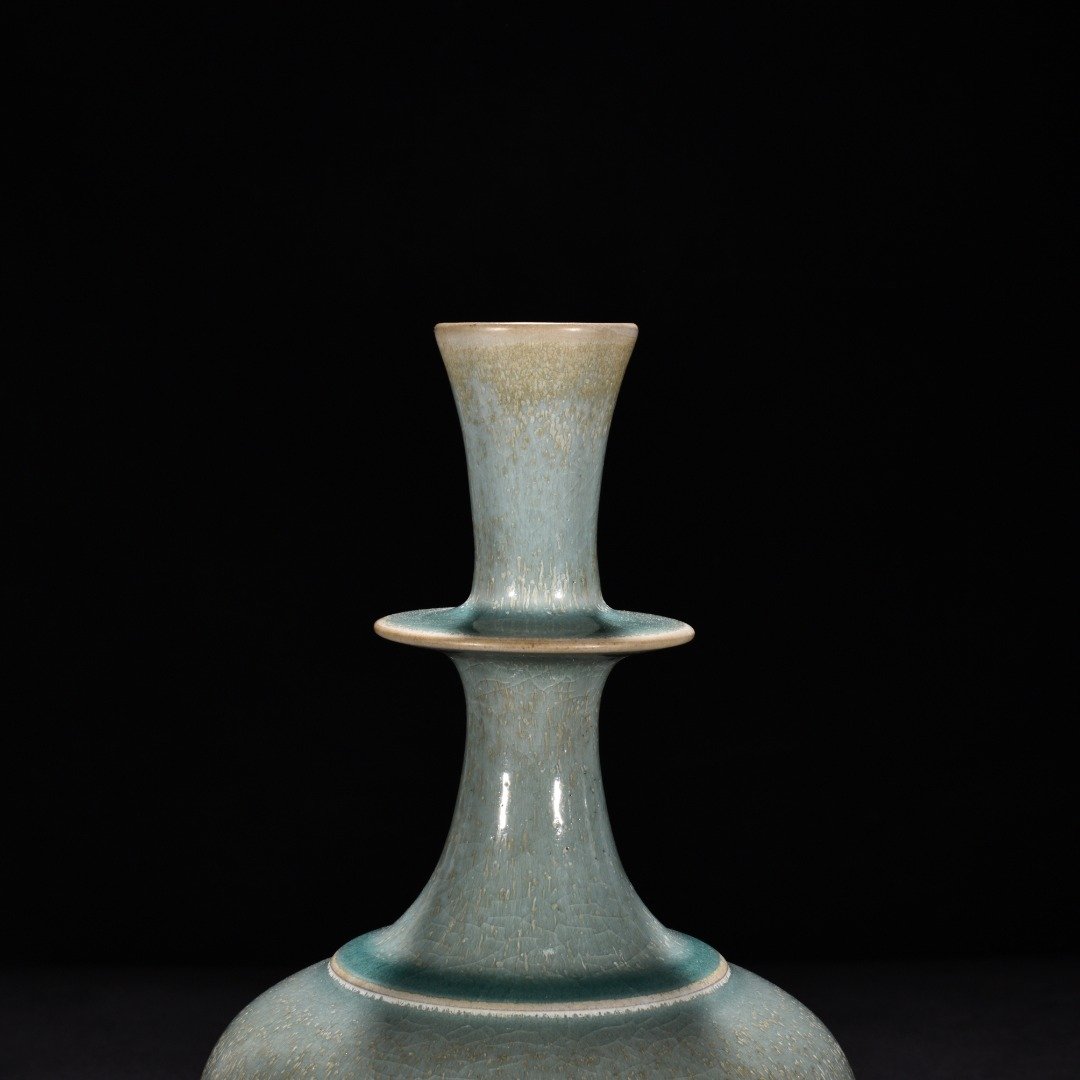 Song Dynasty Ru kiln azure glaze dazzling pattern bottle