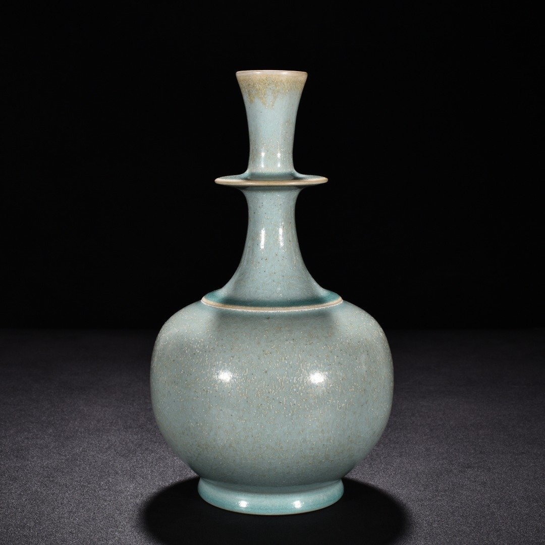 Song Dynasty Ru kiln azure glaze dazzling pattern bottle