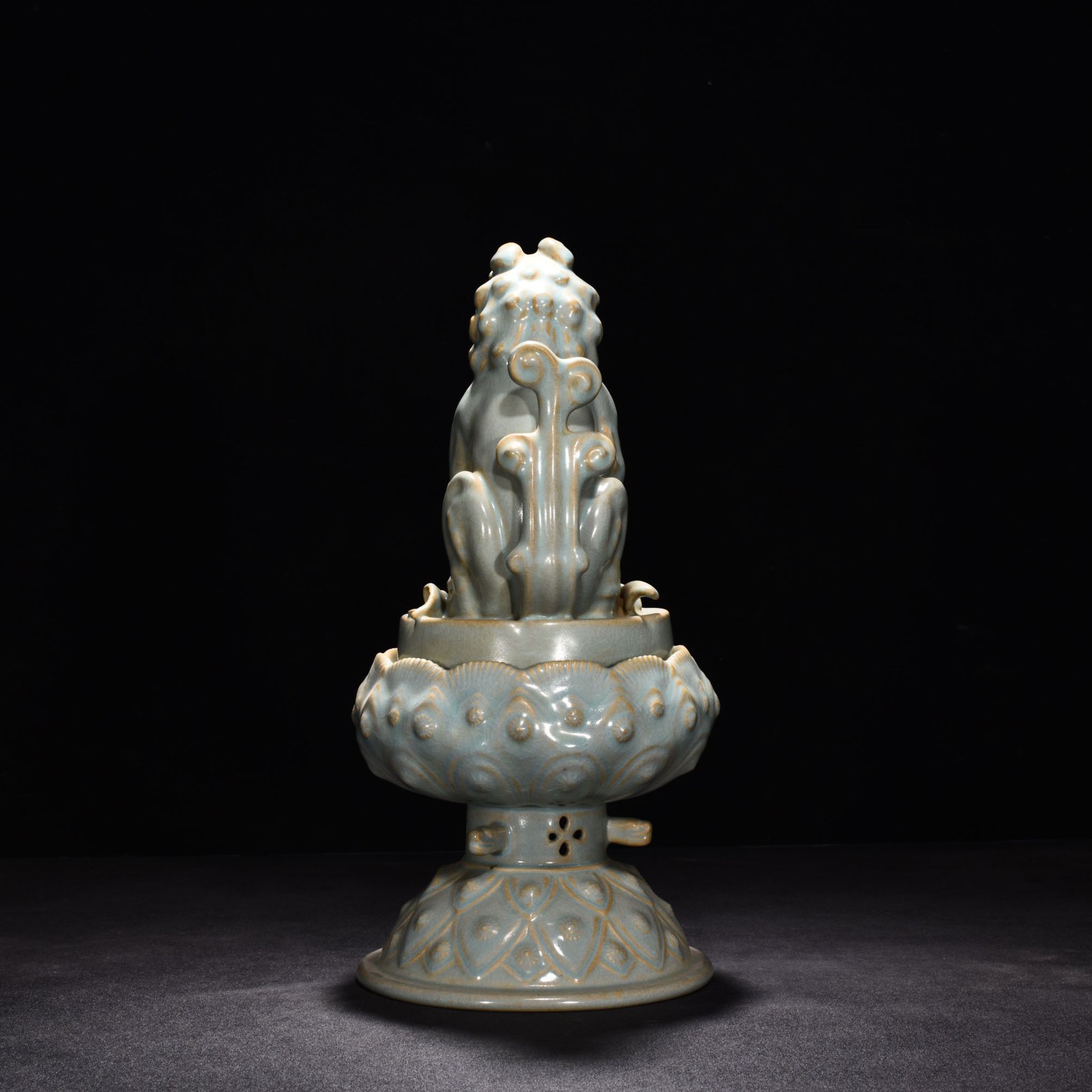 Song Dynasty Ru kiln azure glaze lotus smoker