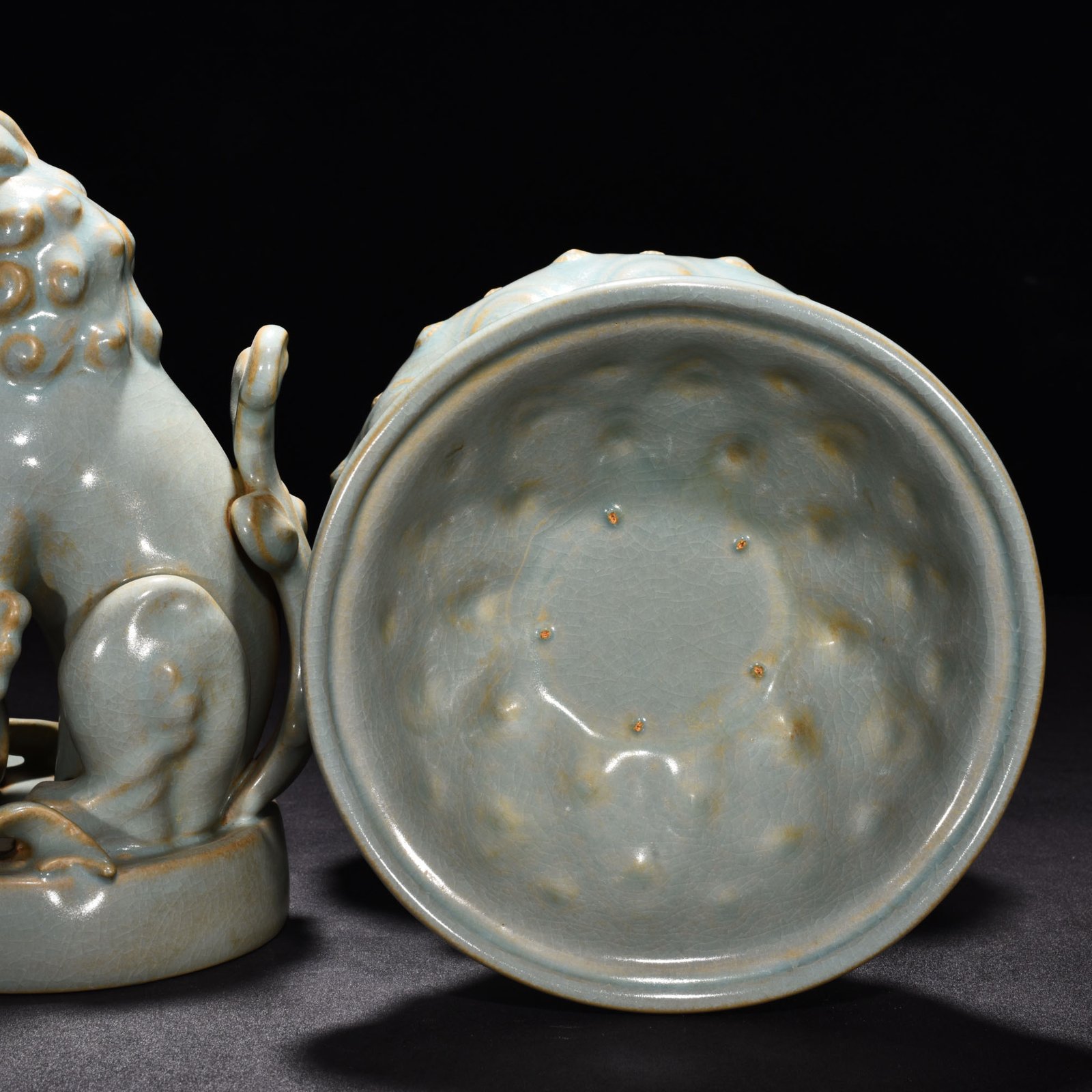 Song Dynasty Ru kiln azure glaze lotus smoker