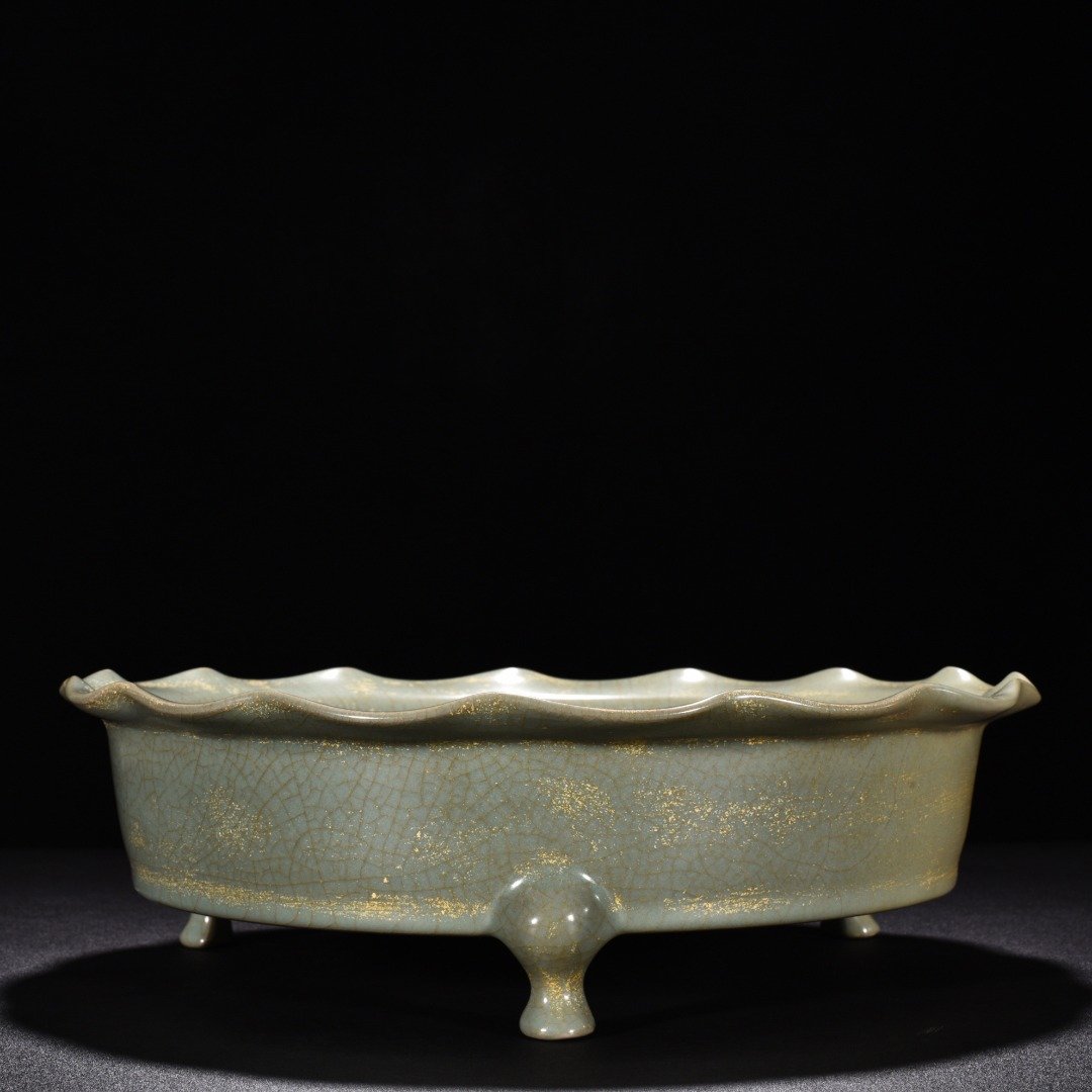 Song Dynasty Ru Kiln azure glaze flower mouth washer