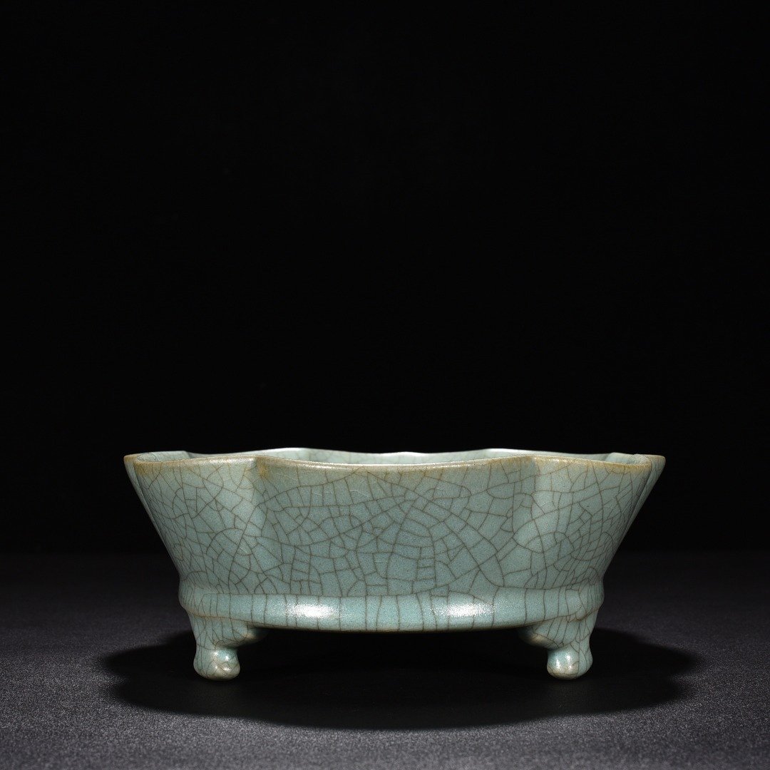 Song Dynasty Ru kiln azure glaze flower washer