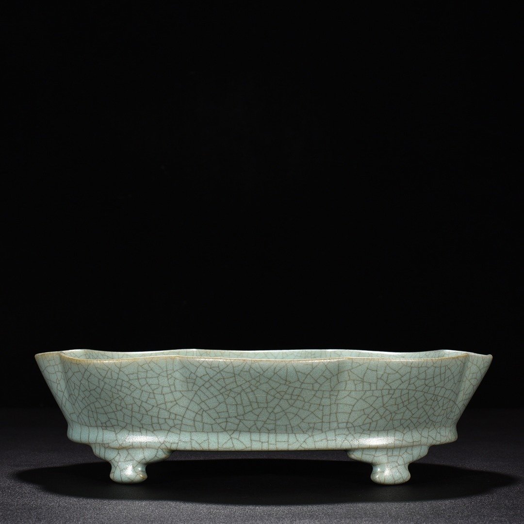 Song Dynasty Ru kiln azure glaze flower washer