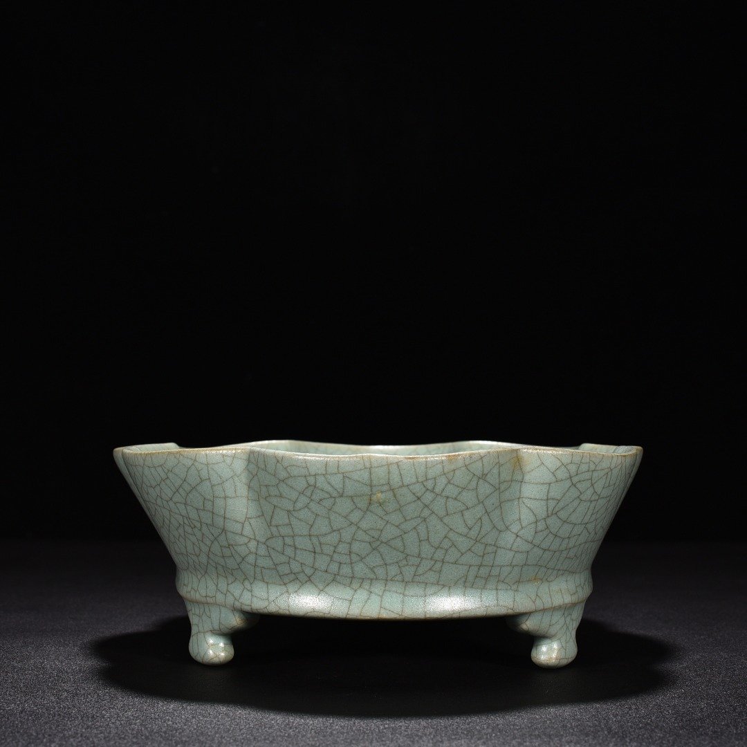 Song Dynasty Ru kiln azure glaze flower washer