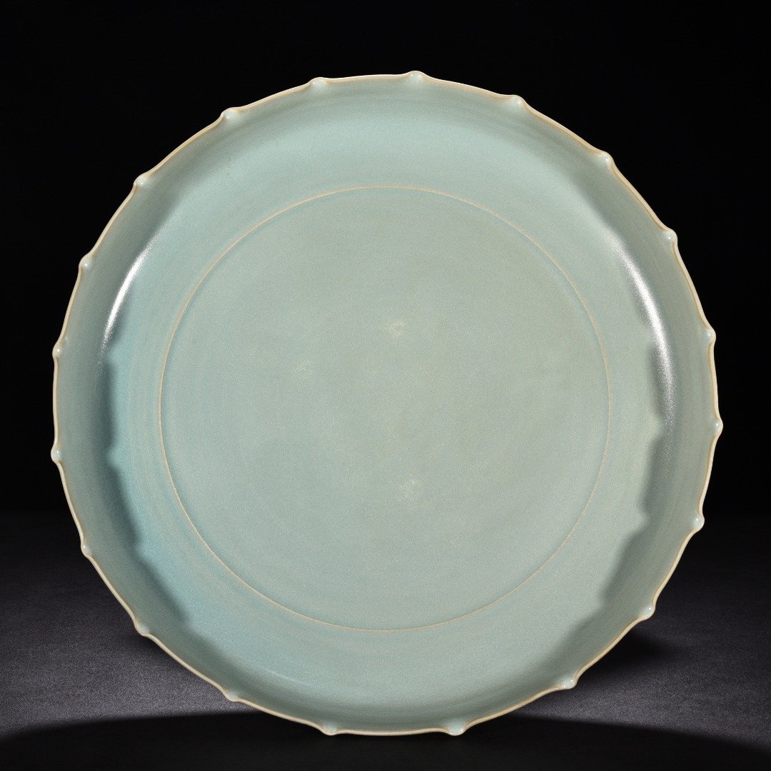 Song Dynasty Ru kiln azure glazed mouth dish