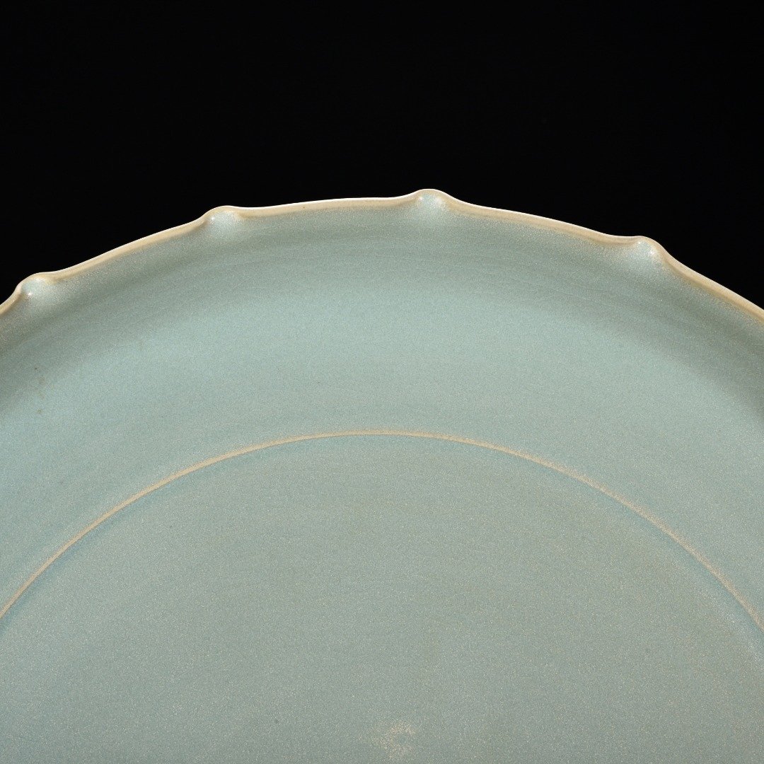 Song Dynasty Ru kiln azure glazed mouth dish