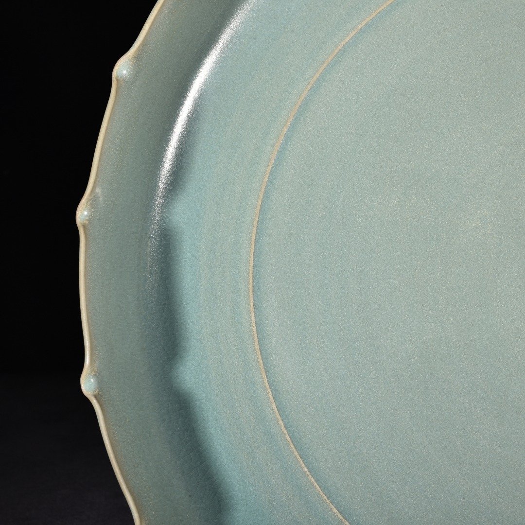 Song Dynasty Ru kiln azure glazed mouth dish