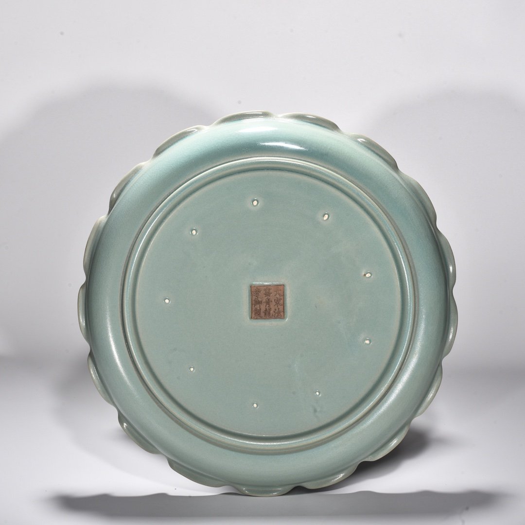 Song Dynasty Ru Kiln azure glaze mouth plate